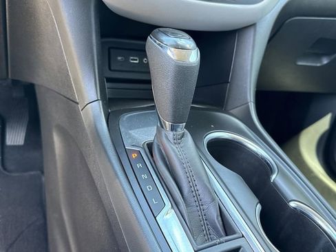 Used 2021 Chevrolet Equinox LT FWD image 34