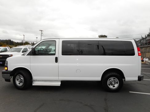 Used 2017 Chevrolet Express 3500 LT w/ LT Preferred Equipment Group RWD image 2