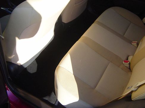 Used 2018 Toyota Corolla LE image 11