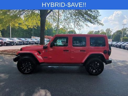 Used 2025 Jeep Wrangler Unlimited Sahara AWD/4WD image 2
