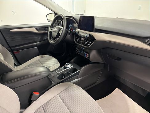 Used 2022 Ford Escape SE image 23