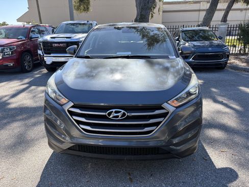 Used 2018 Hyundai Tucson SE image 2