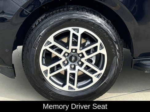 Used 2025 Ford Expedition Max Active AWD/4WD image 5
