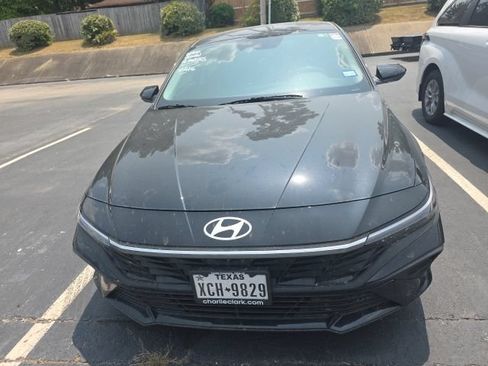 Used 2025 Hyundai Elantra SE FWD image 6