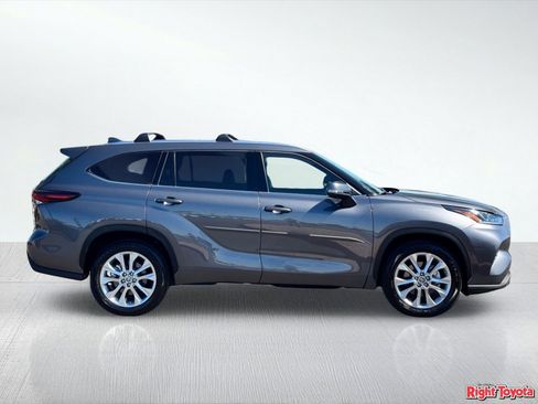 Certified 2024 Toyota Highlander Limited FWD image 7