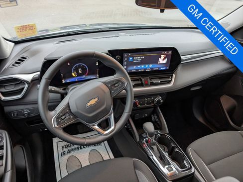 Used 2024 Chevrolet TrailBlazer LT w/ LT Cold Weather Package image 10