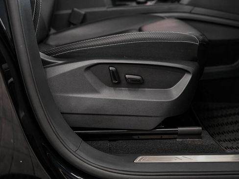 Used 2023 Volkswagen Atlas Cross Sport SEL image 35