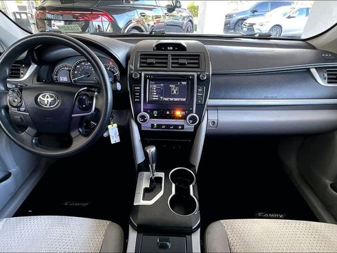 Used 2014 Toyota Camry LE image 7