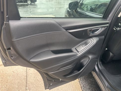 Used 2022 Subaru Forester Premium AWD/4WD image 22