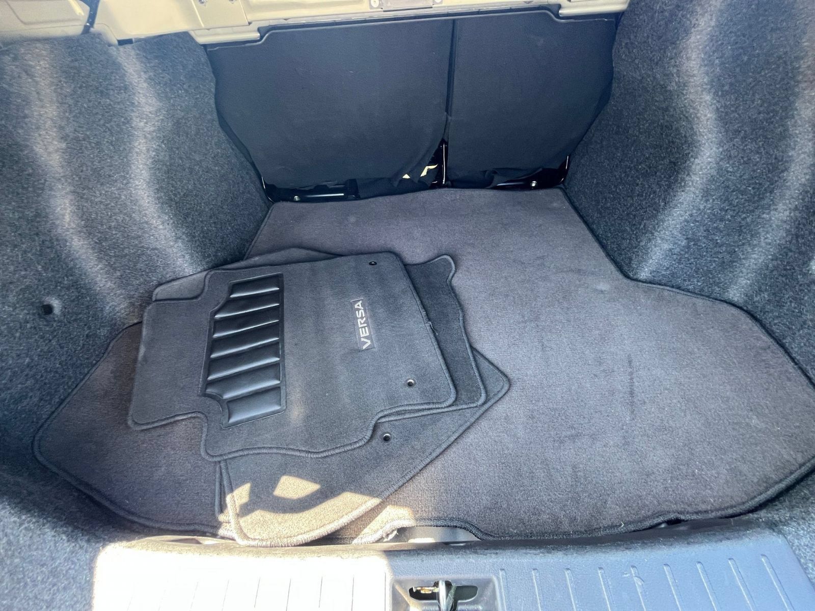 Used 2025 Nissan Versa SV FWD image 30