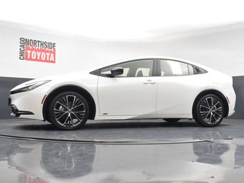 Used 2025 Toyota Prius XLE AWD/4WD image 26