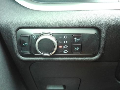 Used 2023 Ford Explorer XLT RWD image 35