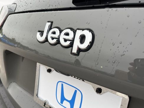 Used 2020 Jeep Cherokee Latitude Plus FWD image 9