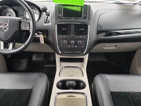 Used 2018 Dodge Grand Caravan SXT image 14