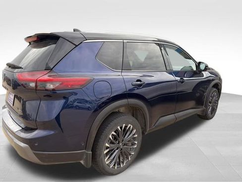 Used 2025 Nissan Rogue SL w/ Tech Package AWD/4WD image 4