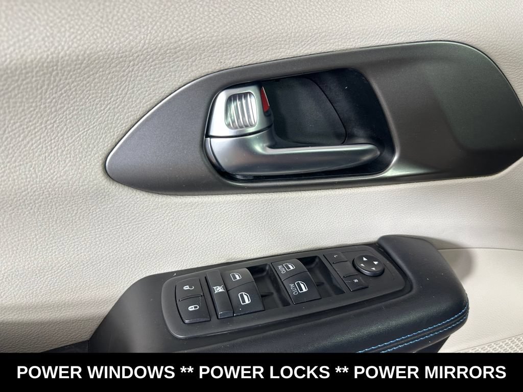 Used 2021 Chrysler Pacifica Touring w/ Cold Weather Group FWD image 23