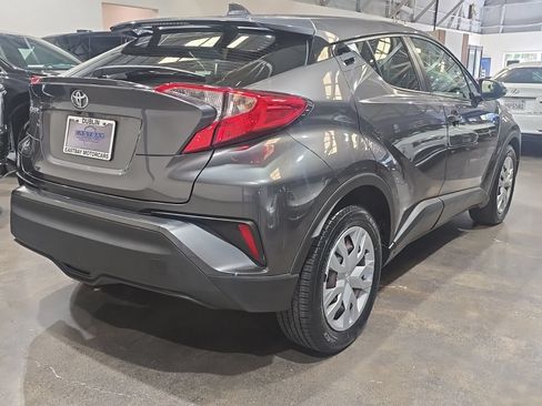 Used 2019 Toyota C-HR LE FWD image 10