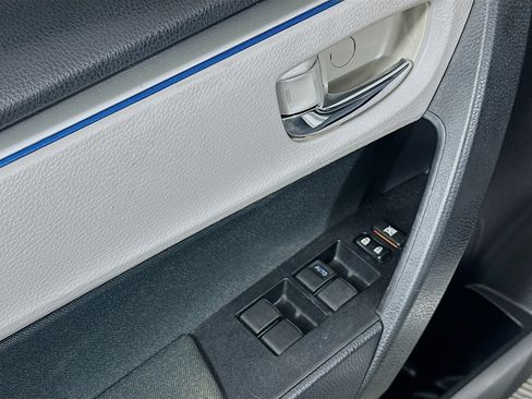 Used 2016 Toyota Corolla LE FWD image 15