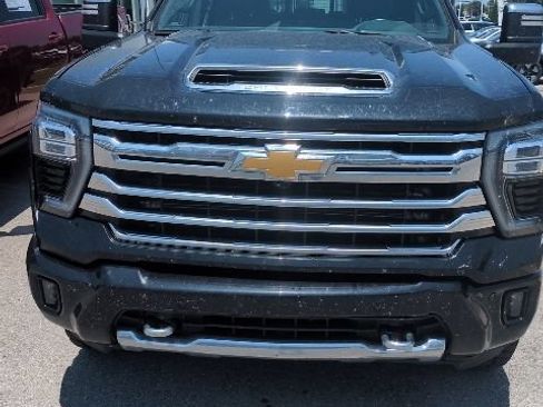 Used 2024 Chevrolet Silverado 3500 High Country AWD/4WD image 2