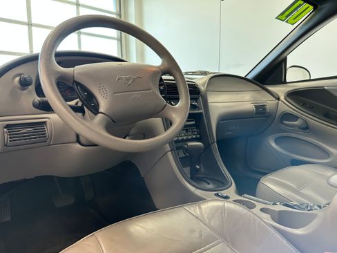 Used 2001 Ford Mustang Premium RWD image 9