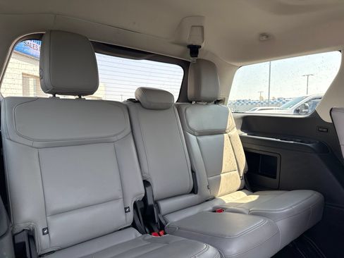 Used 2025 Ford Expedition Active AWD/4WD image 9