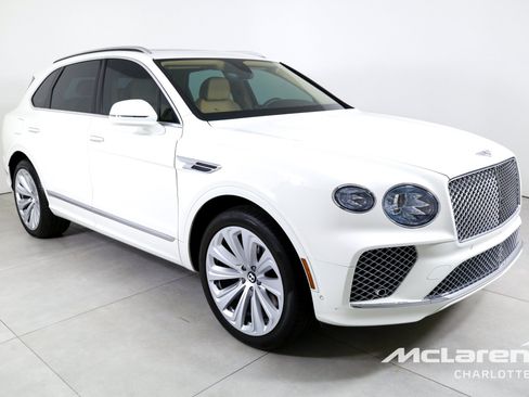 Used 2021 Bentley Bentayga Plug-In Hybrid AWD/4WD image 3
