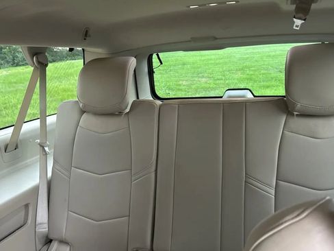 Used 2018 Cadillac Escalade ESV Luxury AWD/4WD image 20