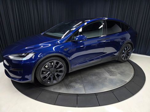Used 2022 Tesla Model X image 8