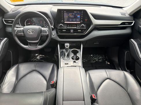 Used 2022 Toyota Highlander XLE FWD image 26