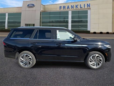 New 2025 Lincoln Navigator Reserve image 8