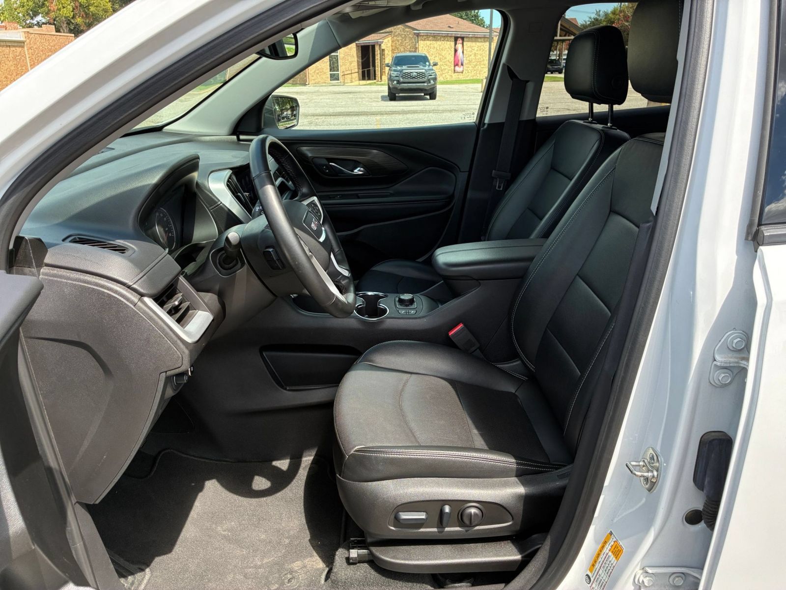 Used 2024 GMC Terrain SLT AWD/4WD image 28