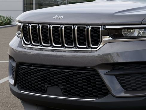 New 2025 Jeep Grand Cherokee Laredo X w/ Luxury Tech Group I image 28