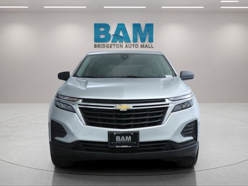 Certified 2022 Chevrolet Equinox LS AWD/4WD image 2