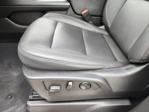 Used 2024 Chevrolet Tahoe Z71 w/ Luxury Package image 23