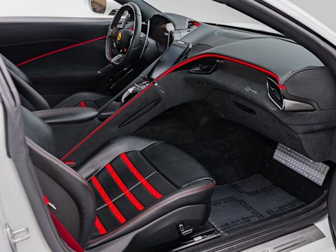 Certified 2022 Ferrari Roma Base image 40