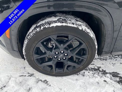 Used 2025 Chevrolet Traverse RS image 17