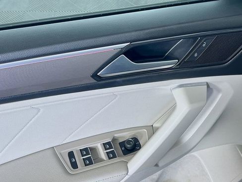 Used 2023 Volkswagen Tiguan SE R-Line image 12