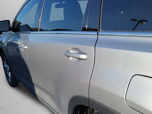 Used 2014 Toyota Highlander Limited FWD image 23