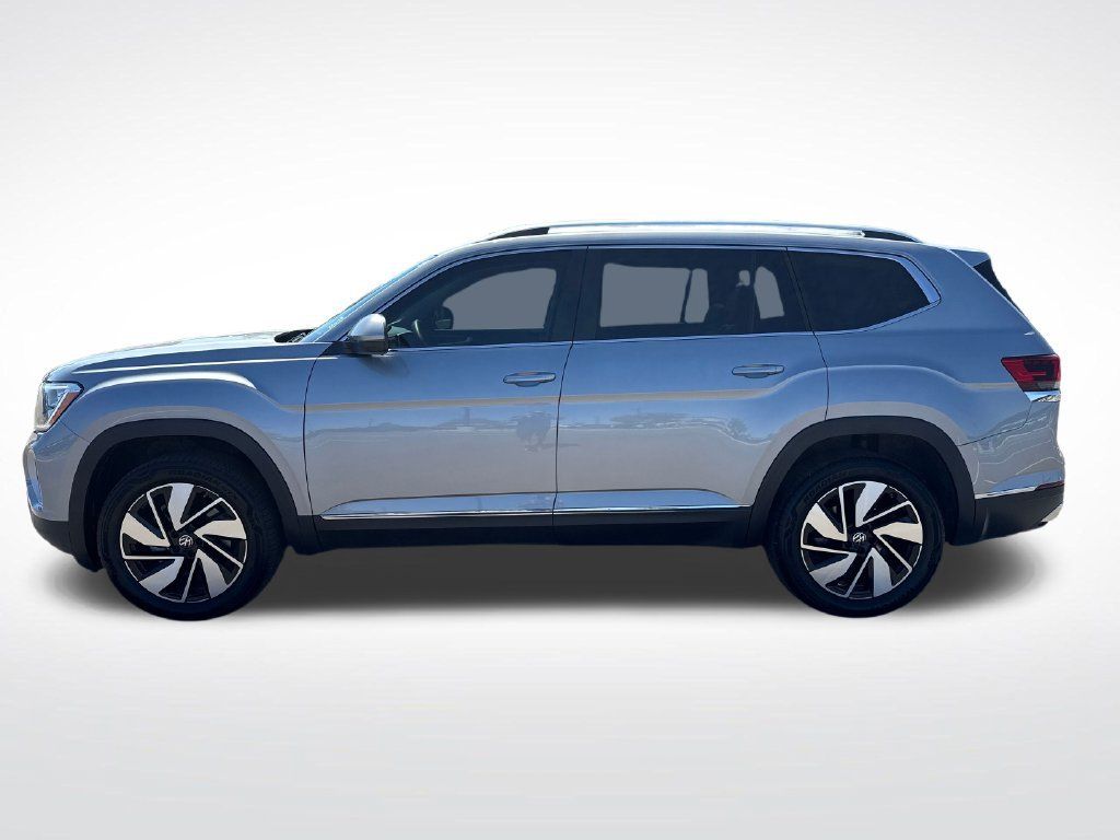 Used 2024 Volkswagen Atlas SEL AWD/4WD image 2