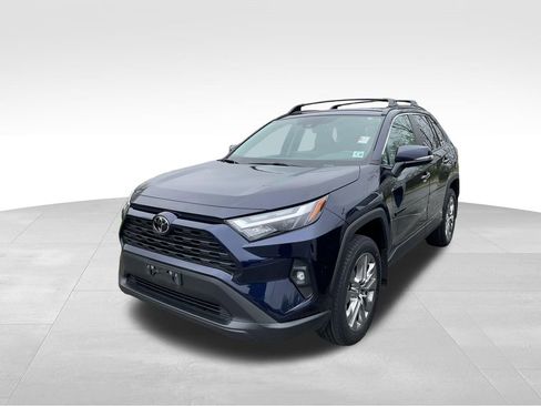 Used 2023 Toyota RAV4 XLE Premium image 3