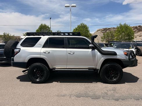 Used 2018 Toyota 4Runner TRD Off-Road Premium AWD/4WD image 6