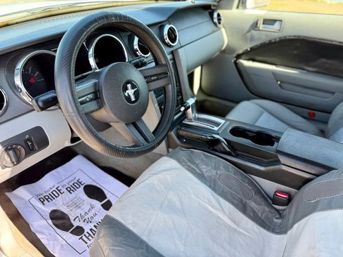Used 2008 Ford Mustang DELUXE COUPE image 9