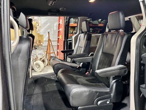 Used 2019 Dodge Grand Caravan SXT w/ Mopar Premium Addition Group image 23