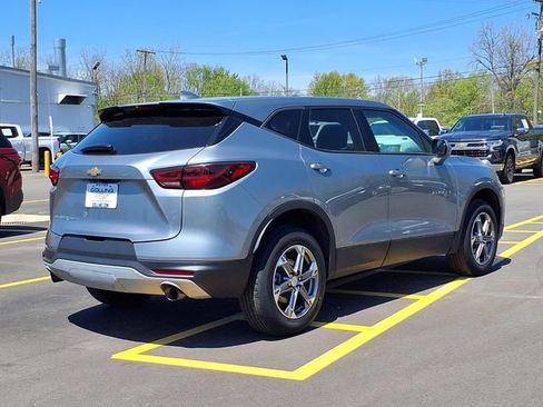 Used 2023 Chevrolet Blazer LT AWD/4WD image 2