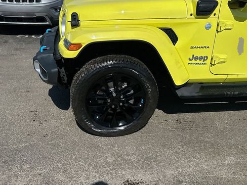 Used 2022 Jeep Wrangler Unlimited Sahara w/ Safety Group AWD/4WD image 35