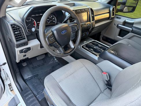 Used 2018 Ford F350 XLT w/ XLT Premium Package AWD/4WD image 16