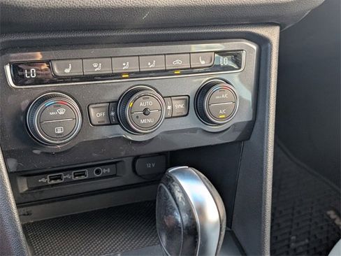Used 2019 Volkswagen Tiguan SE image 19