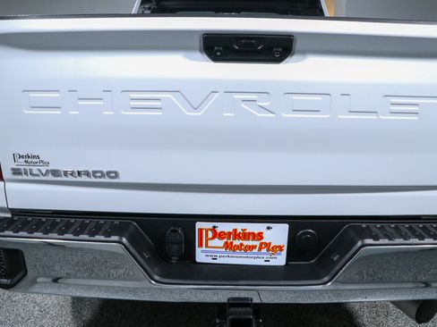 Used 2024 Chevrolet Silverado 2500 LT AWD/4WD image 8