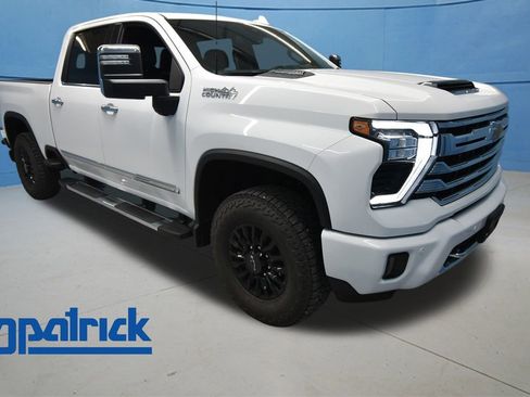 Used 2025 Chevrolet Silverado 2500 High Country image 1