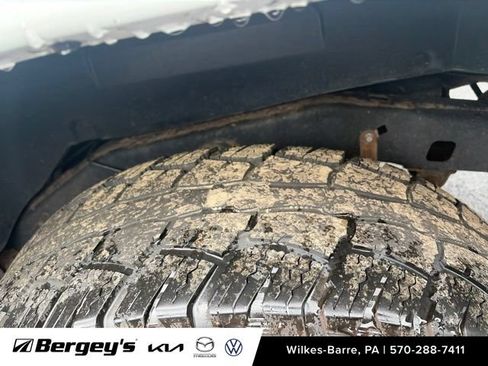 Used 2017 Jeep Wrangler Unlimited Sahara AWD/4WD image 8